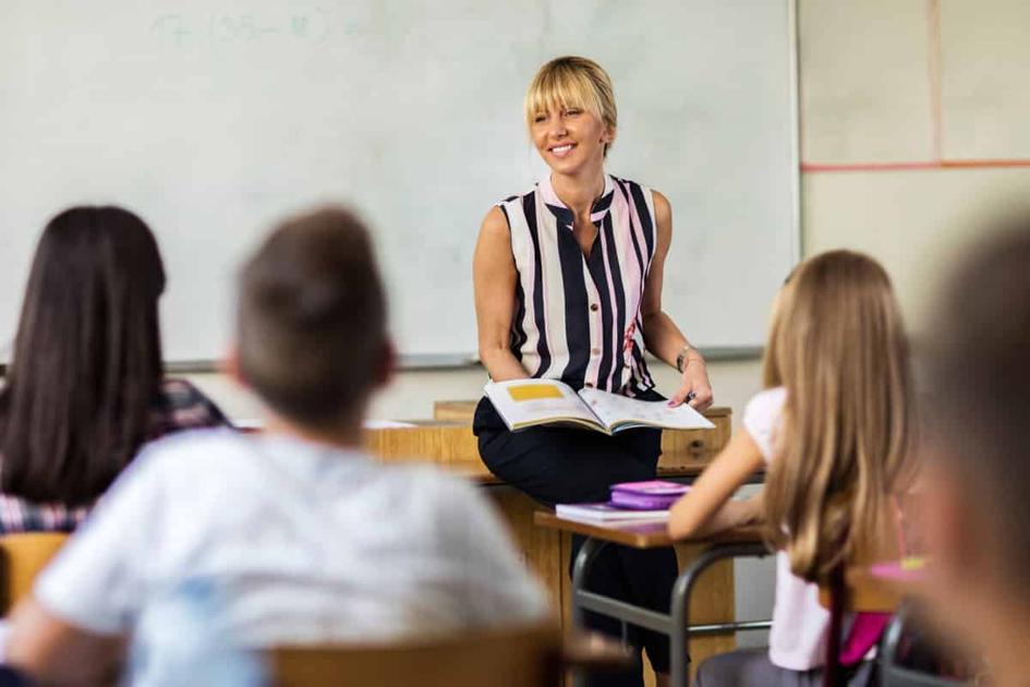 What Is Automated Essay Scoring? (How It Works + 5 Best Tools)